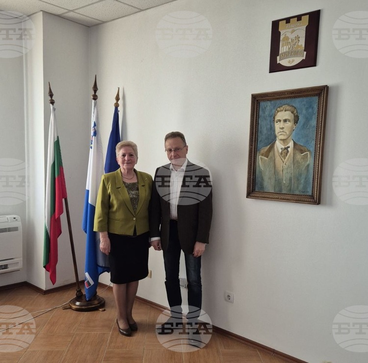 BTA :: Blue Bulgaria Candidate Visits Future Constituency in Sofia Region