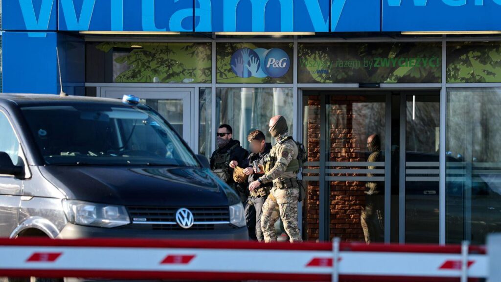 Gunman at Polish Gillette factory arrested