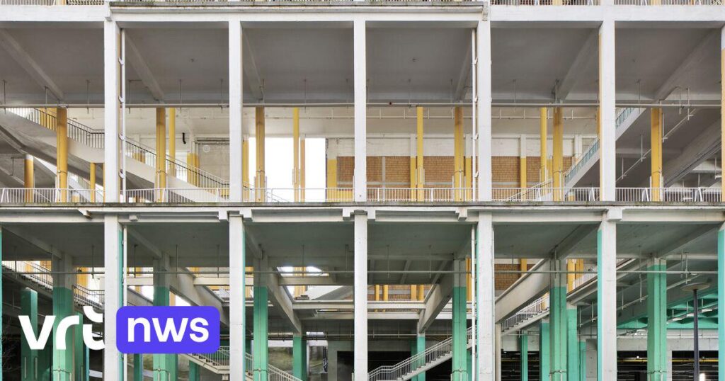 Belgian architects win the largest European architecture prize for the conference center in Charleroi