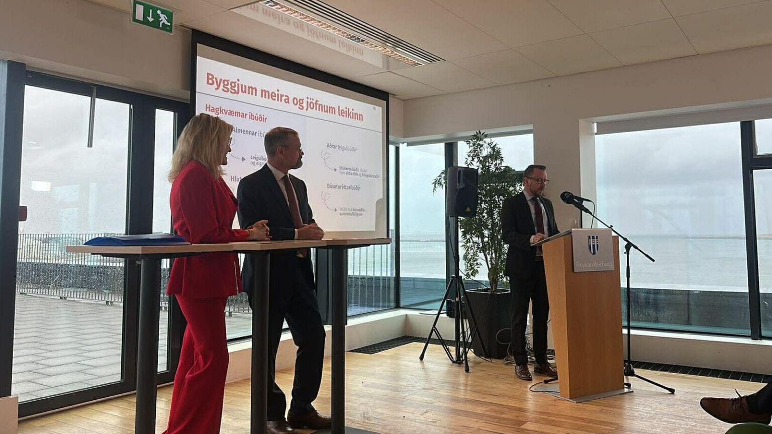 Offer up to 1,400 apartments on government land and in its buildings - Vísir