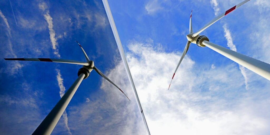 The fight against wind turbines: How right-wing networks bring down new projects in communities