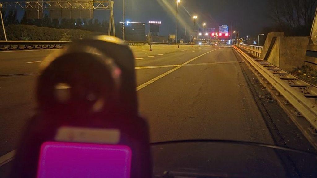 Motorist without a driver's license speeds past construction sites at 160 km/h