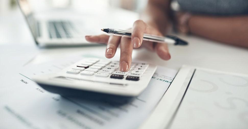 Sardinia, law approved for a minimum wage of €9 in public procurement. It will be applied to salaries in procurement contracts and concessions awarded by the Region, local authorities, healthcare companies and subsidiaries