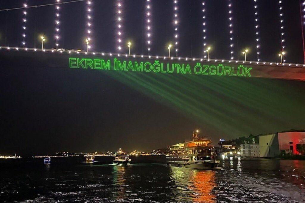 The words "Freedom for Ekrem İmamoğlu" were projected onto the Bosphorus Bridge.