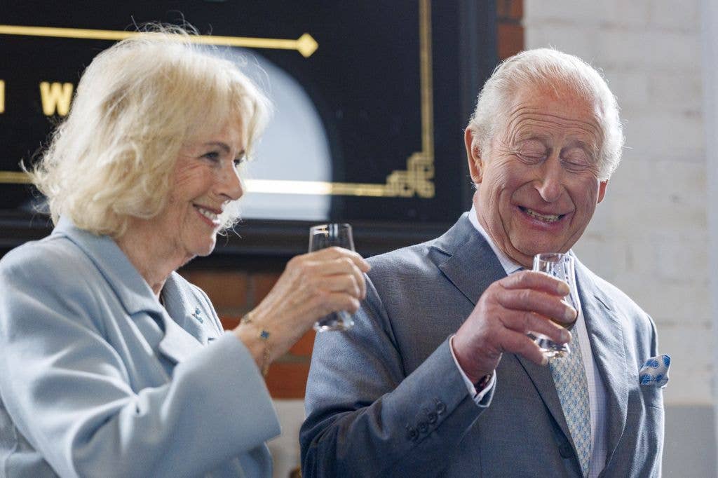 King Charles and Queen Camilla sample five-year-old Pot Still Titanic whiskey
