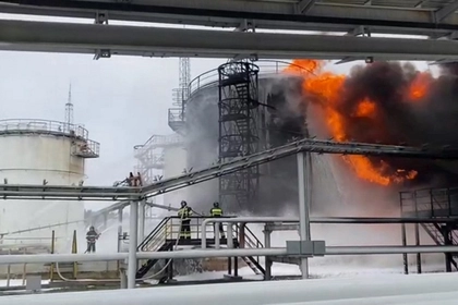 Fire at Oil Terminal in Russia’s Novorossiysk; Officials Blame ‘Fallen Drone Debris’
