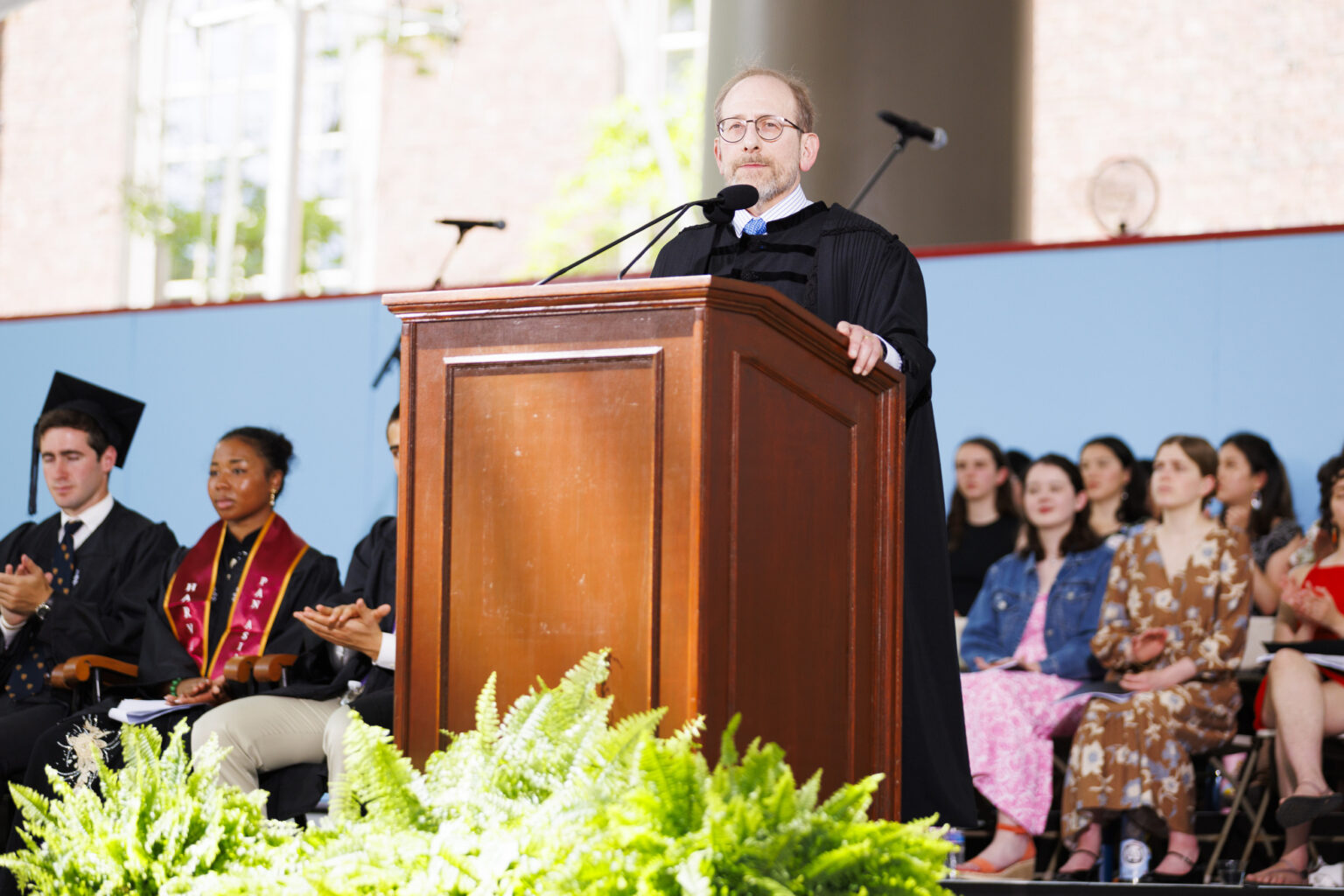 ‘Effort still matters’ in age of AI, Garber tells grads — Harvard Gazette President Alan Garber