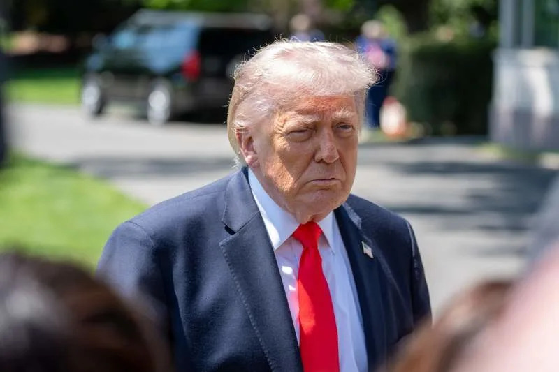 US President Donald Trump arrives on the South Lawn of the White House to speak with members of the media before boarding Marine One in Washington. (zu dpa: «US to reduce number of troops in Germany 'a lot further,' Trump says») Andrew Leyden/ZUMA Press Wire/dpa