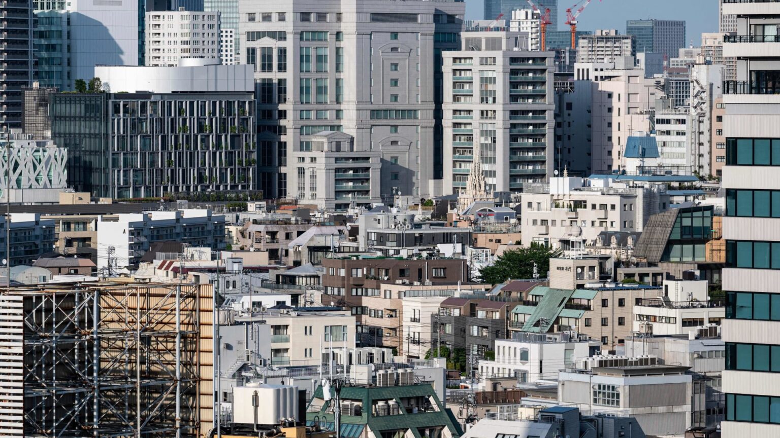Japan economy grows at annualized rate of 2.1% in the first quarter, beating expectations Japan economy grows at annualized rate of 2.1% in the first quarter, beating expectations