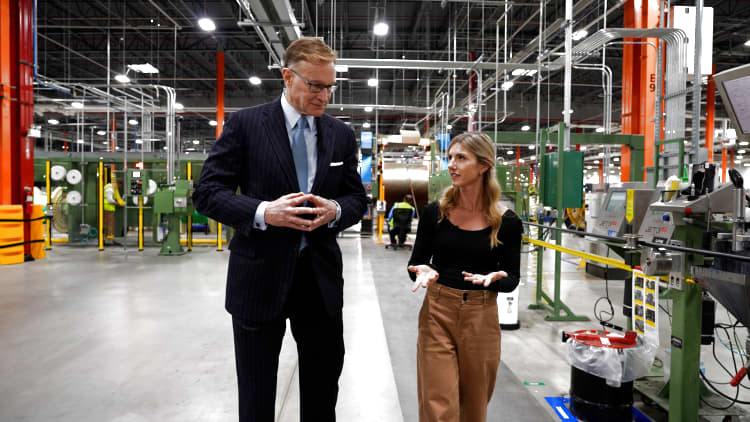 How Apple glassmaker Corning won a $6 billion AI infrastructure deal with Meta