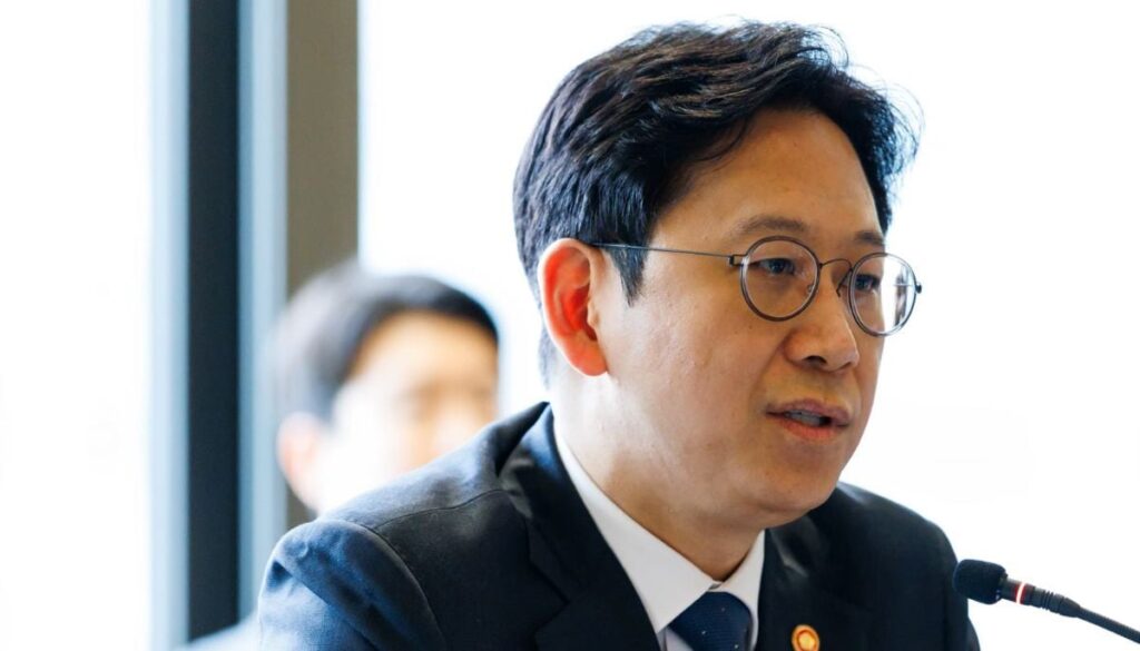 South Korea’s Bae Kyung-hoon calls for public share in ‘AI wealth’ amid Samsung labor dispute South Korea’s Bae Kyung-hoon calls for public share in ‘AI wealth’ amid Samsung labor dispute