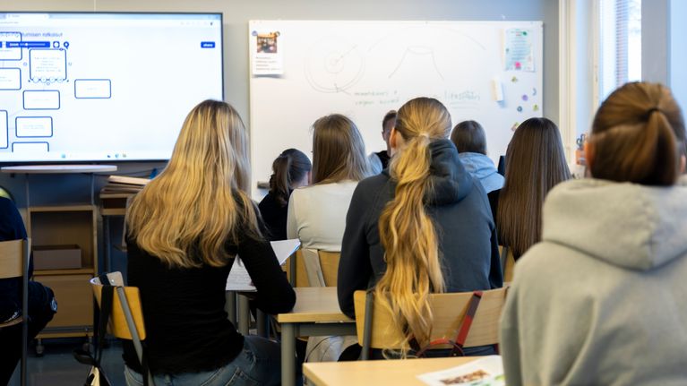 9th grade lesson. Students' backs.