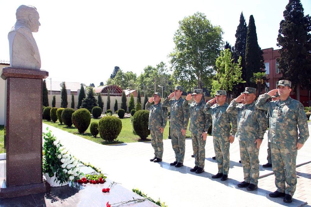 Azerbaijan Army commemorates the 103rd anniversary of birth of National Leader Heydar Aliyev [PHOTOS/VIDEO]