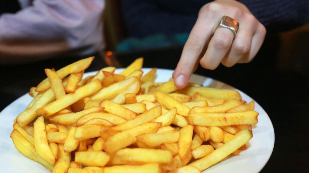 Iceland shoppers race to buy £2.75 chips that taste just like popular pub chain Birmingham Live