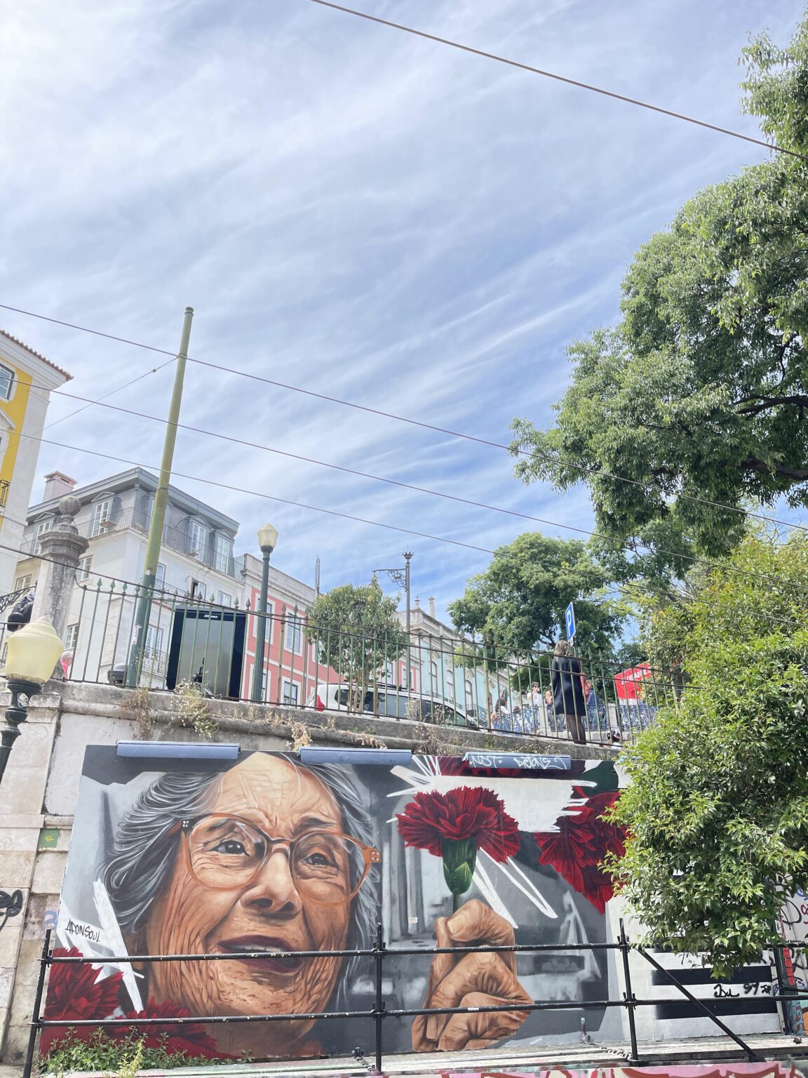 I really liked this mural about revolution 🌹 So much talent!