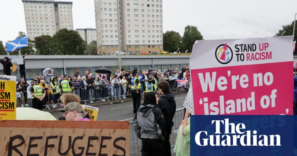 UK and France extend ‘one in, one out’ small boats pilot scheme until October | Immigration and asylum UK and France extend ‘one in, one out’ small boats pilot scheme until October | Immigration and asylum