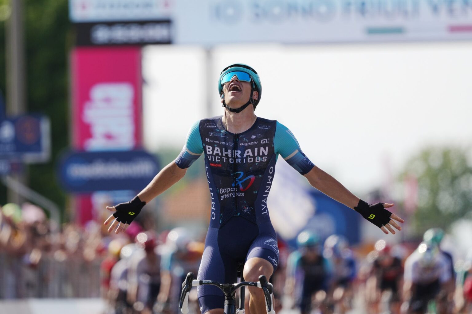 Segaert stuns with late breakaway for his first Grand Tour stage win in Giro