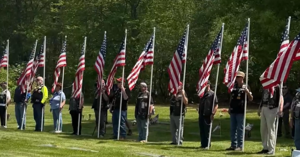 A World War II veteran had no one left to bury him. Then 1,500 strangers showed up. A World War II veteran had no one left to bury him. Then 1,500 strangers showed up.