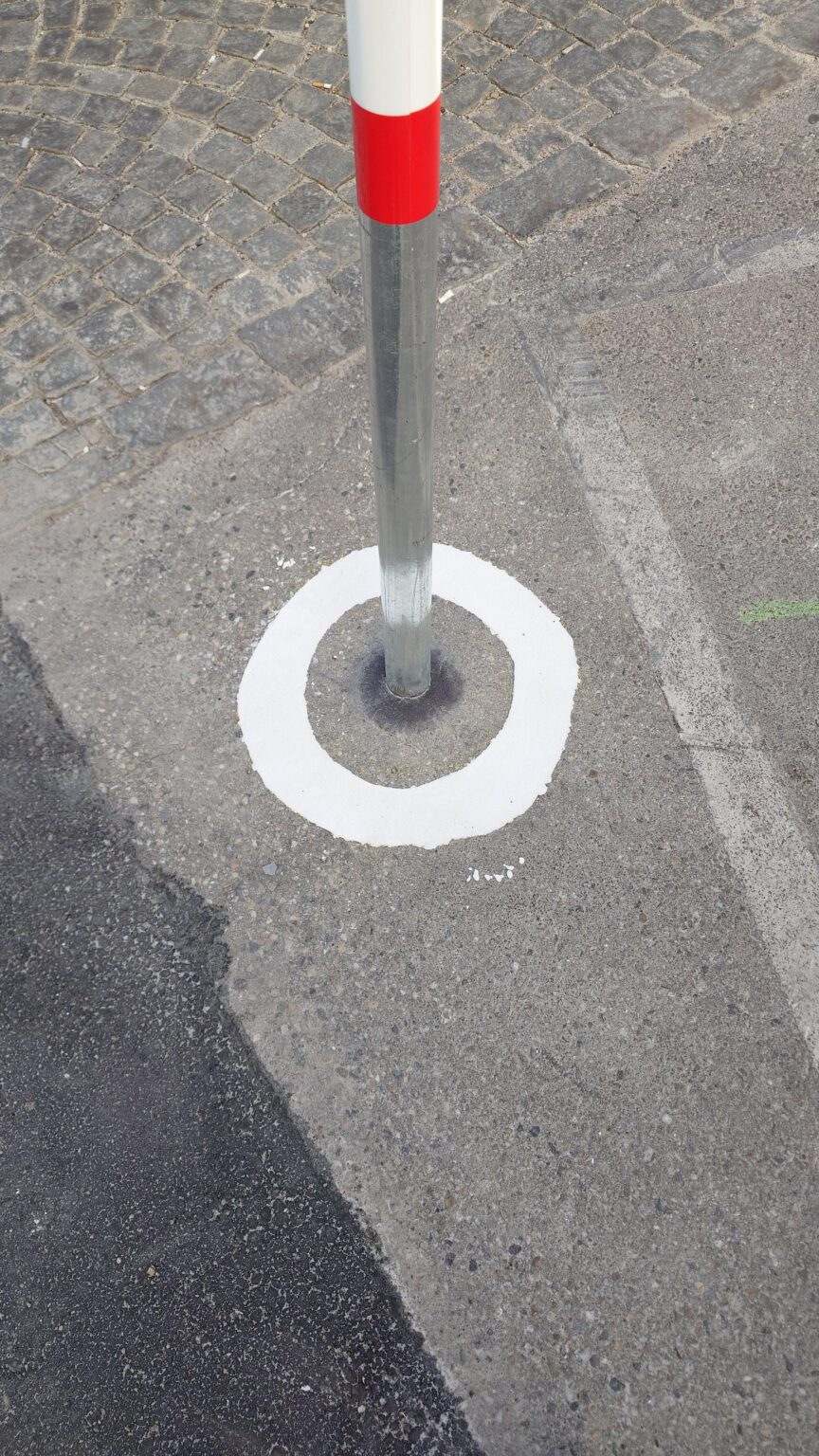 seen at the Kahlenberg parking lot. Is there a sidewalk or what within the barrier line?