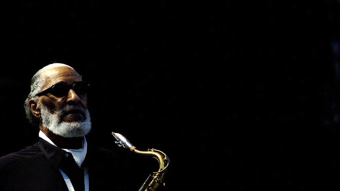 US musician Sonny Rollins performs, 29 June 2006 in Vienne, southeastern France, during the opening of the Vienne Jazz Festival.