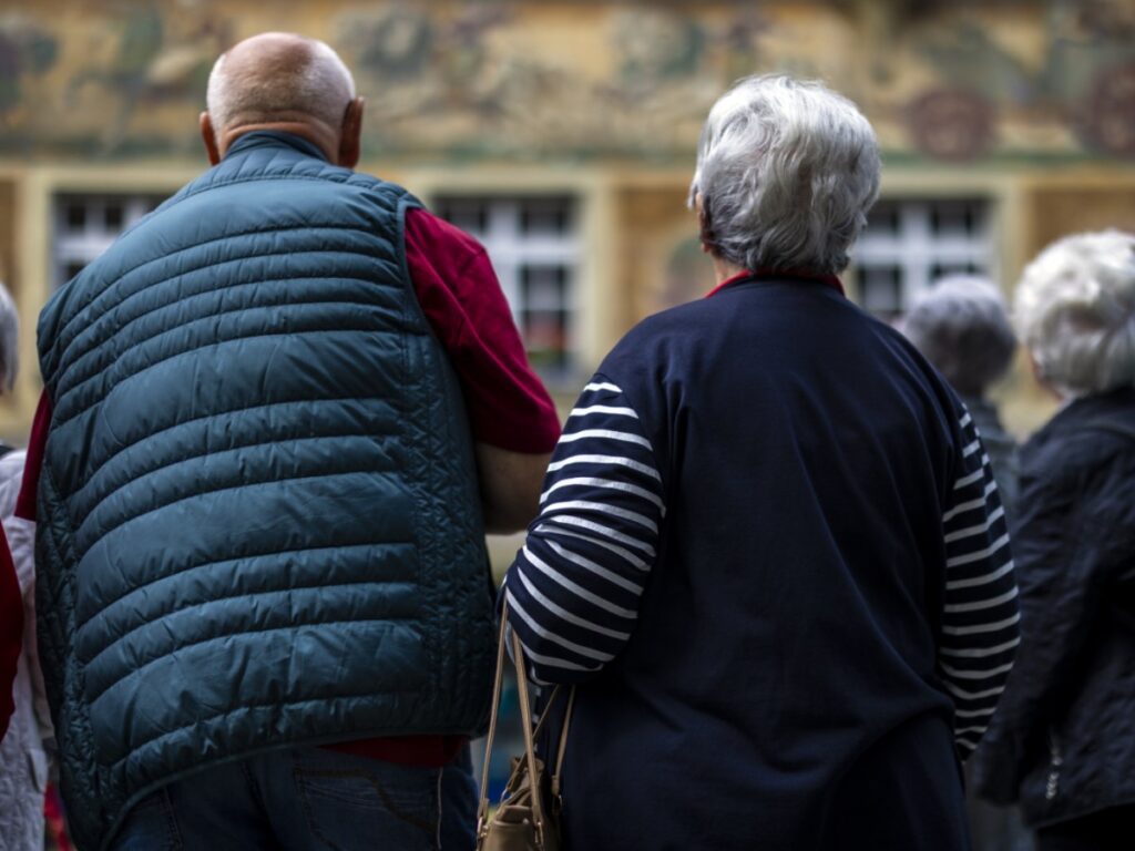 Record number of Swiss old-age pensions paid out Record number of Swiss old-age pensions paid out