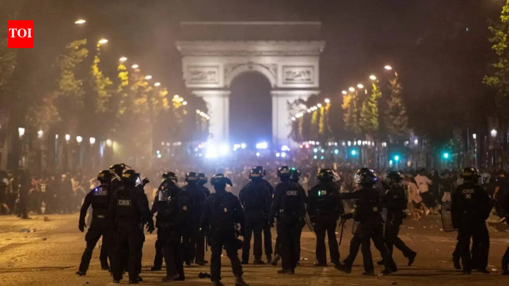 PSG Champions League celebrations in France spark clashes; 416 detained, 7 police officers injured