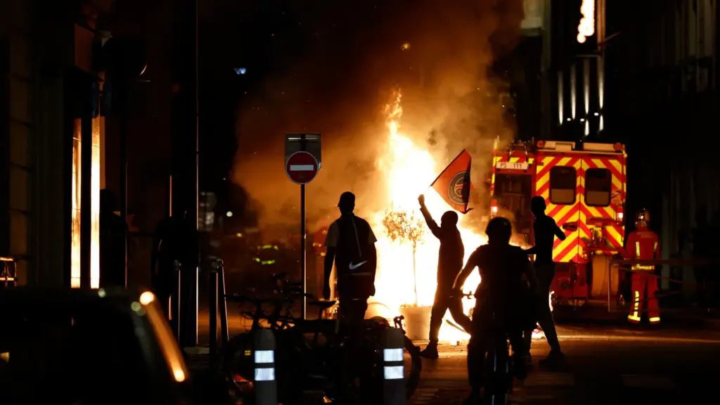 About 800 people detained in France due to riots following the Champions League final Video