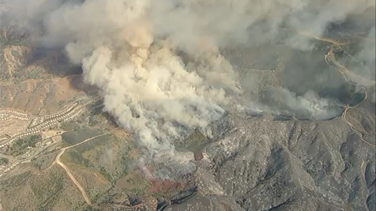 Simi Valley fire: Sandy Fire burns at least 1 home, scorches more than 1,300 acres; see evacuation map, live updates Simi Valley fire: Sandy Fire burns at least 1 home, scorches more than 1,300 acres; see evacuation map, live updates