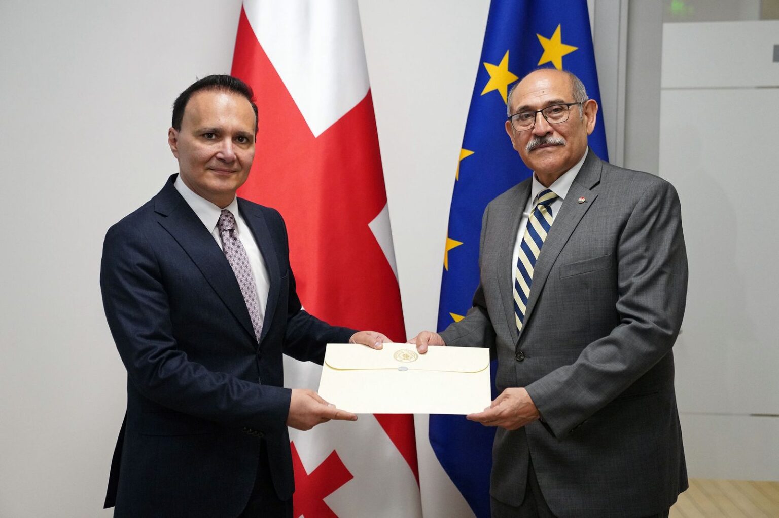 The newly appointed Ambassador of the Republic of Paraguay to Georgia has presented a copy of his letters of credence to the Director of the Diplomatic Protocol Directorate world