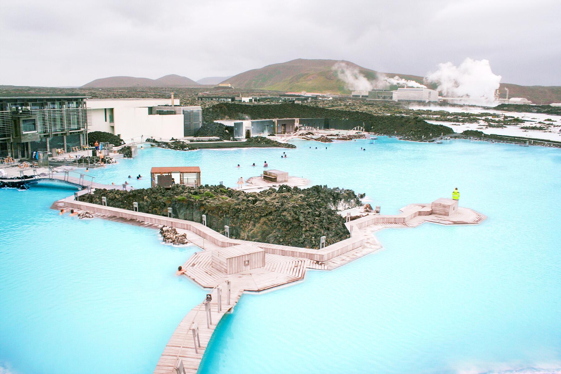 1_Iceland_Reykjavik_Blue lagoon geothermal hot spring_Shutterstock_776076223_Whatafoto