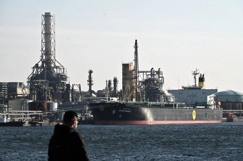 Japan weighs extra budget to ease fuel price impact Japan weighs extra budget to ease fuel price impact
