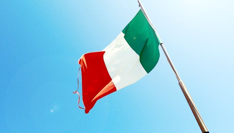 Italy consumer confidence returns to growth in May, business morale down again Italy consumer confidence returns to growth in May, business morale down again