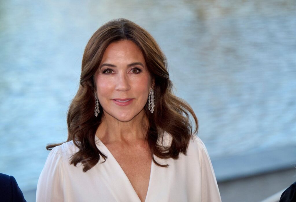Queen Mary’s Dazzling Diamond and Emerald Jewels in Denmark The Queen of Denmark attends the Global Fashion Summit dinner at the National Gallery of Denmark in Copenhagen on May 7, 2026 (Stefan Lindblom/TT News Agency/Alamy)