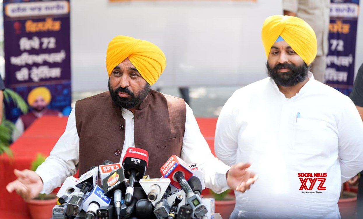 Chandigarh: Bhagwant Mann Flags Off Teachers’ Training Batch To Finland #Gallery Chandigarh: Bhagwant Mann Flags Off Teachers’ Training Batch To Finland #Gallery