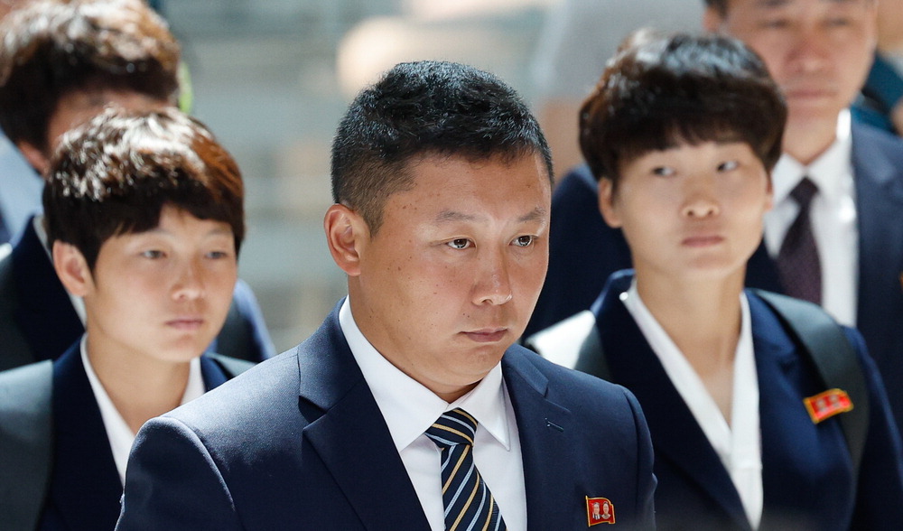 Lee Yoo-il, head coach of the hometown women's soccer team, is leaving Incheon International Airport on the 24th. a joint employment foundation