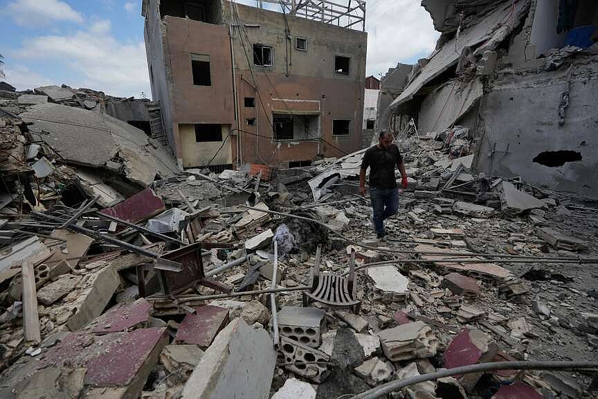 Israel and Hezbollah clash along a strategic Lebanese river after overnight strikes