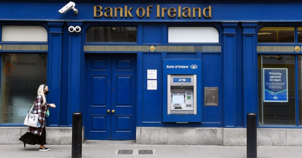 Bank of Ireland staff union accepts ruling that workers must attend office two days a week – The Irish Times Bank of Ireland staff union accepts ruling that workers must attend office two days a week – The Irish Times