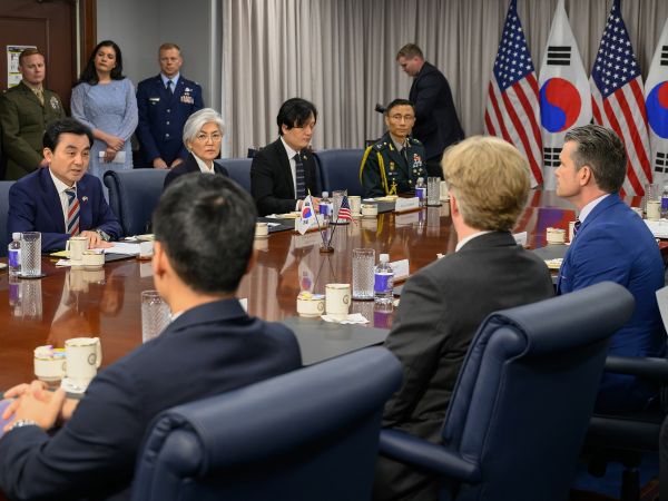 Defense Minister Told US War Secretary that Seoul May Join Initiative to Open Strait of Hormuz