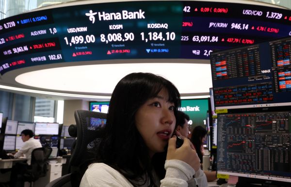 KOSPI Breaks 8,000 for First Time in Intraday Trading