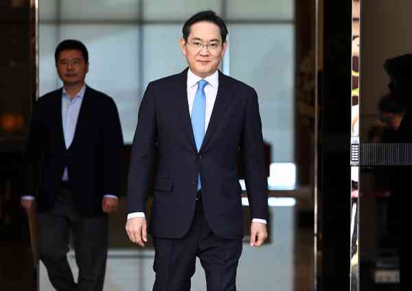 Samsung Electronics Chief Apologizes for Causing Concern over 'Internal Issues'