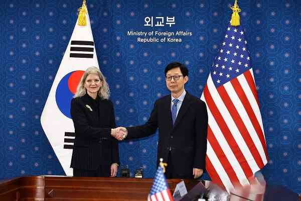 Vice Foreign Minister Heads to US after Lee-Trump Phone Call