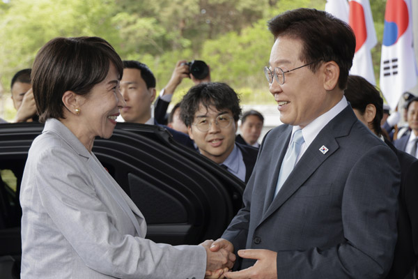 Lee, Takaichi Begin Summit in Andong