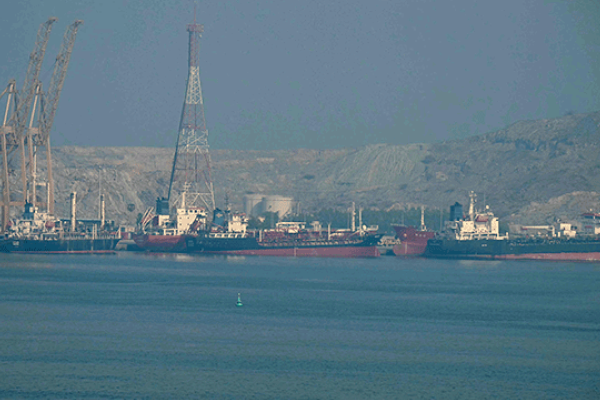 Navigation of Remaining 25 Vessels in Question after First S. Korean Tanker Passes through Strait of Hormuz