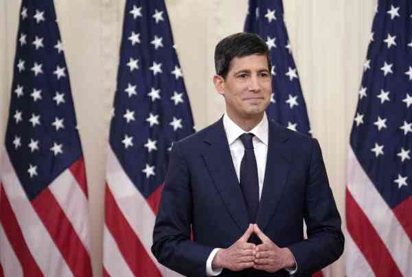 New Fed Chief Kevin Warsh Stresses Independence at Swearing-In