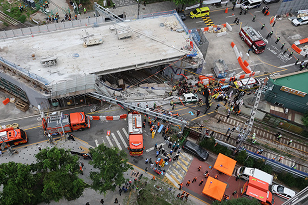 Seosomun Overpass Collapse Disrupts Train Service