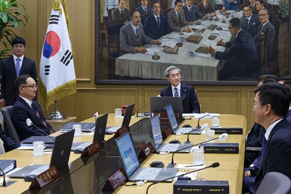 BOK Revises 2026 Growth Outlook from 2% to 2.6%