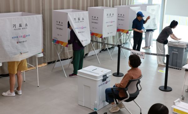 First Day of Early Voting in Local Elections Sees 11.6% Turnout