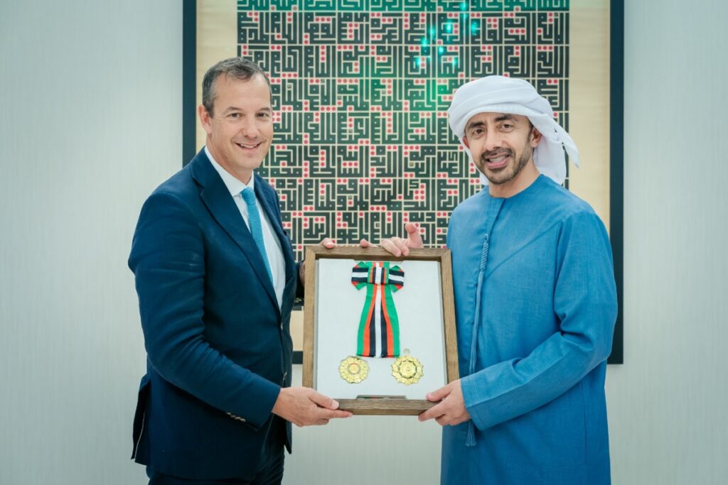UAE President confers First Class Order of Independence on Ambassador of United Kingdom UAE President confers First Class Order of Independence on Ambassador of United Kingdom