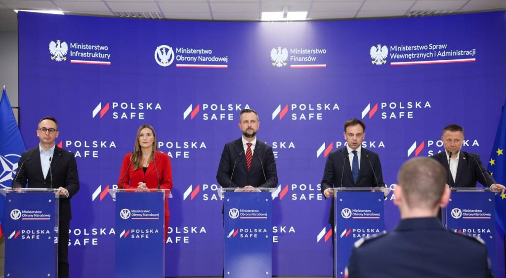 Officials unveil new funds for Polish border guards, police to bypass president's veto