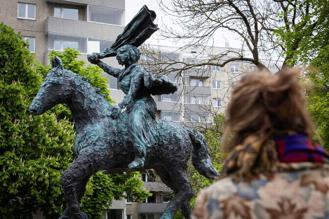 Equestrian statue honors Estonian women's movement pioneer in Tallinn | News